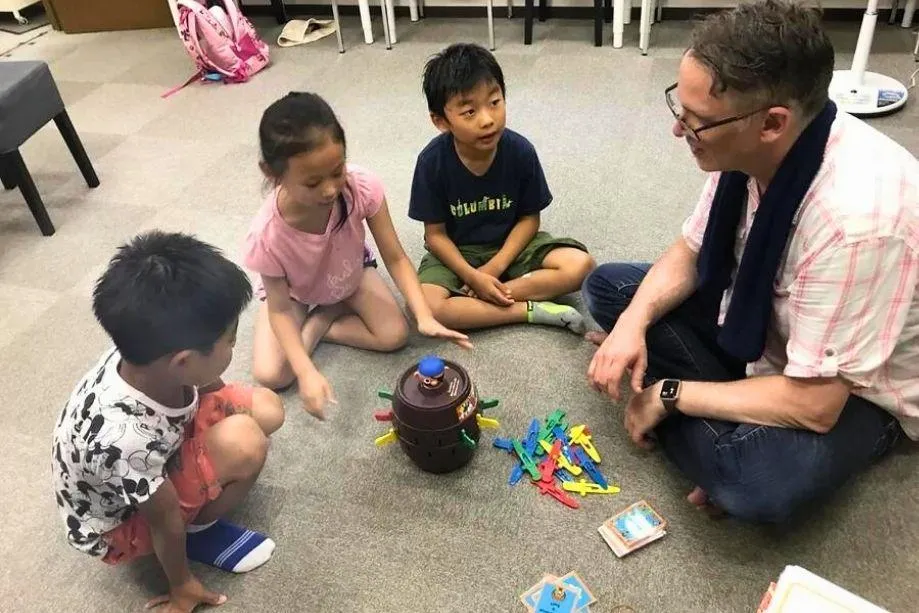 アンイングリッシュクラブという名前で、2003年10月にスタート。