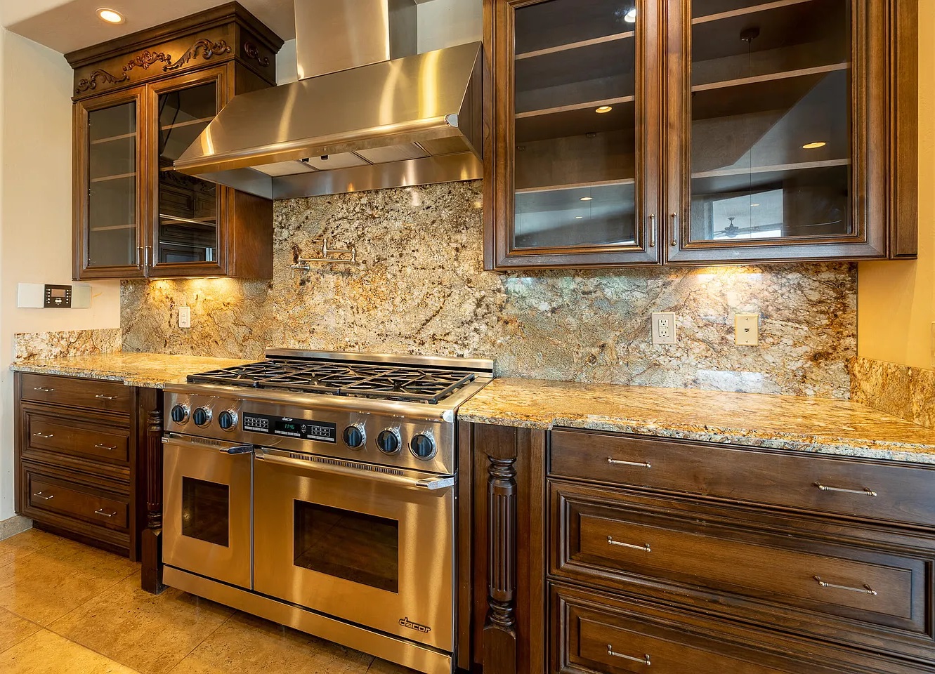 How to Choose a Custom Cabinet Maker in Tucson