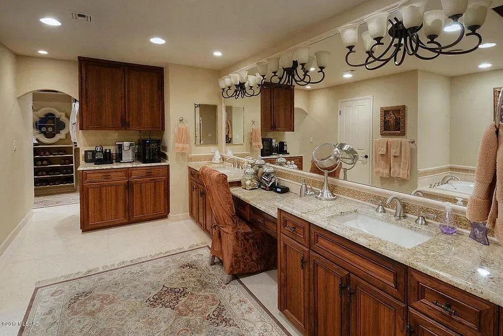 Cabinet Refacing vs. Replacing: When Refacing Is the Smarter Call