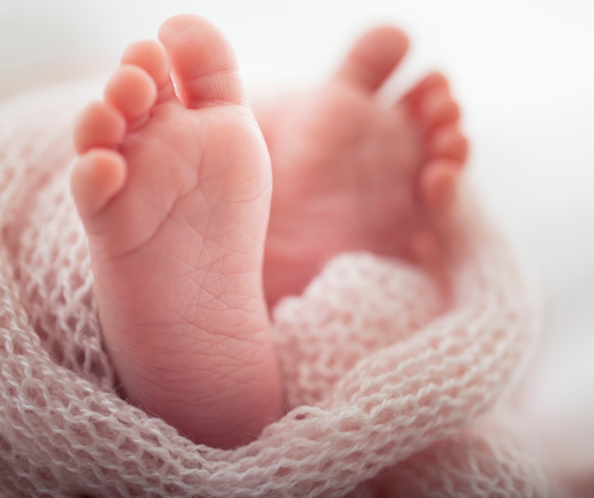 Newborn baby feet during newborn sleep advice