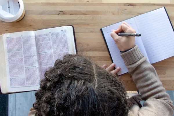 La Presión Social y Espiritual Sobre la Apariencia de la Mujer