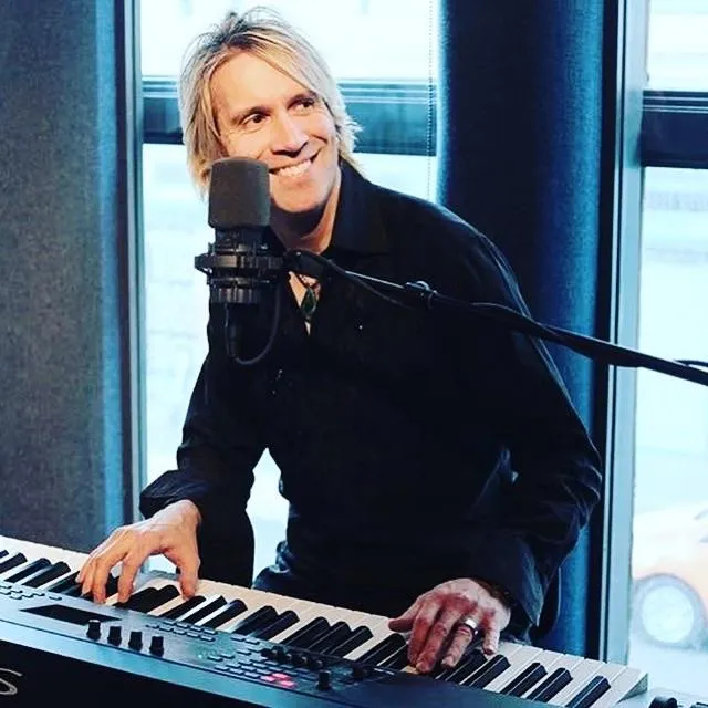 Pop/Rock Piano Lessons For Adults Online