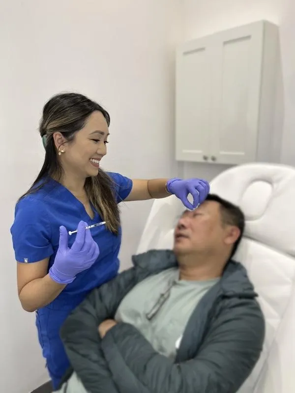 Nurse Injector performing a Botox treamtent to a Sanctuaire MD patient