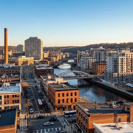 El centro de Passaic, New Jersey, cerca del río, un área donde nuestros purificadores son la mejor opción.