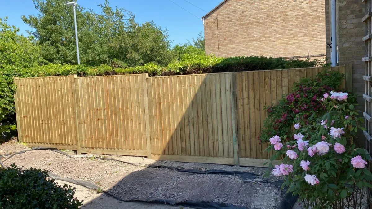 Fence contractor in Alton fitting new closeboard fence panels