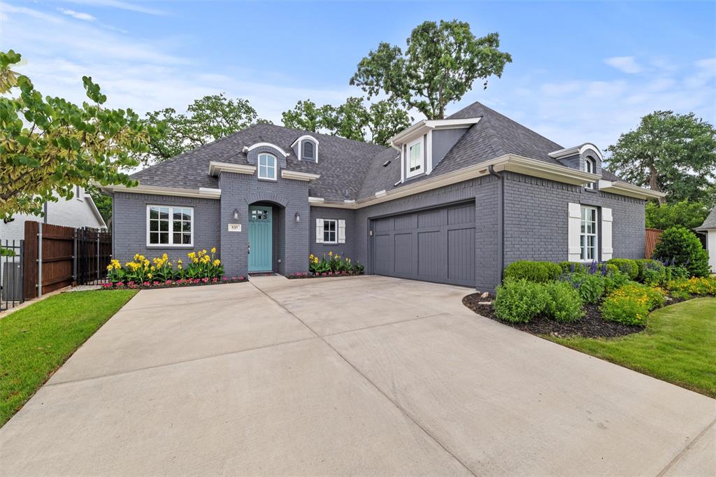 Fort Worth Concrete builds and installs Driveway