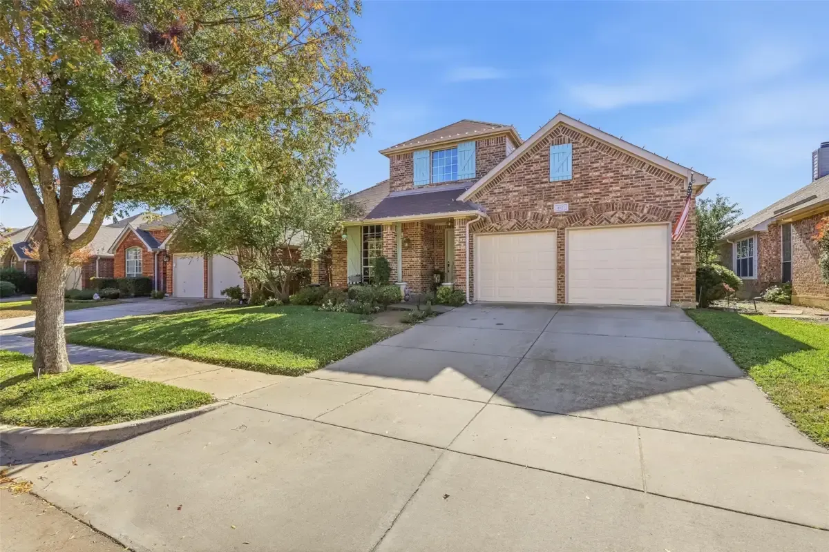 Fort Worth Concrete builds and installs Driveway