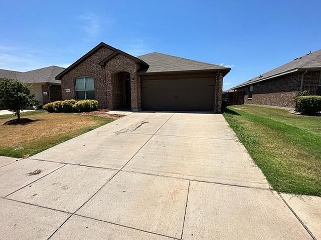 Fort Worth Concrete builds and installs Driveway