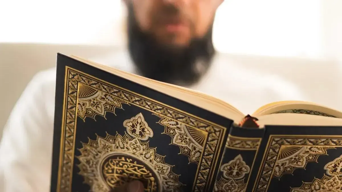 Online Arabic Mastery Course for spiritual growth and fluency, enhancing understanding of the language and Islamic teachings.
