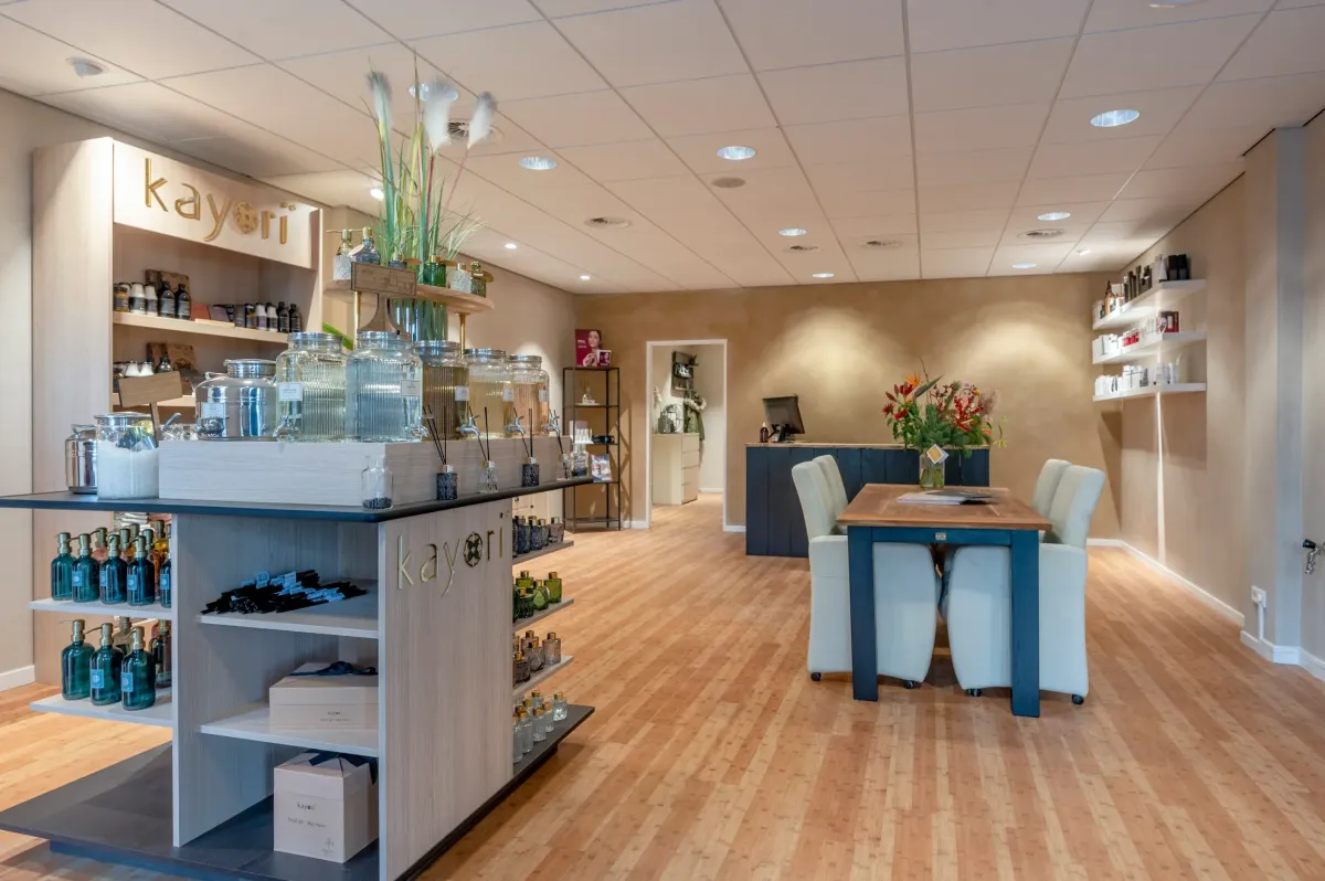 Voor-en-na Algenpeeling: Transformeer je Huid! Ontdek de kracht van algenpeeling met onze opmerkelijke voor-en-na resultaten. 🌿✨ Op de linkerzijde zie je de huid vóór de algenpeeling, terwijl de rechterzijde het verbluffende resultaat toont na slechts één behandeling. Onze algenpeeling is ontworpen om de huid te verfrissen, poriën te verkleinen en ongewenste onvolkomenheden aan te pakken. Ervaar zelf de transformatie en herwonnen zelfvertrouwen. 🌟 Maak vandaag nog een afspraak voor een stralende huid! #AlgenPeeling #Huidverzorging #VoorNa #StralendeHuid