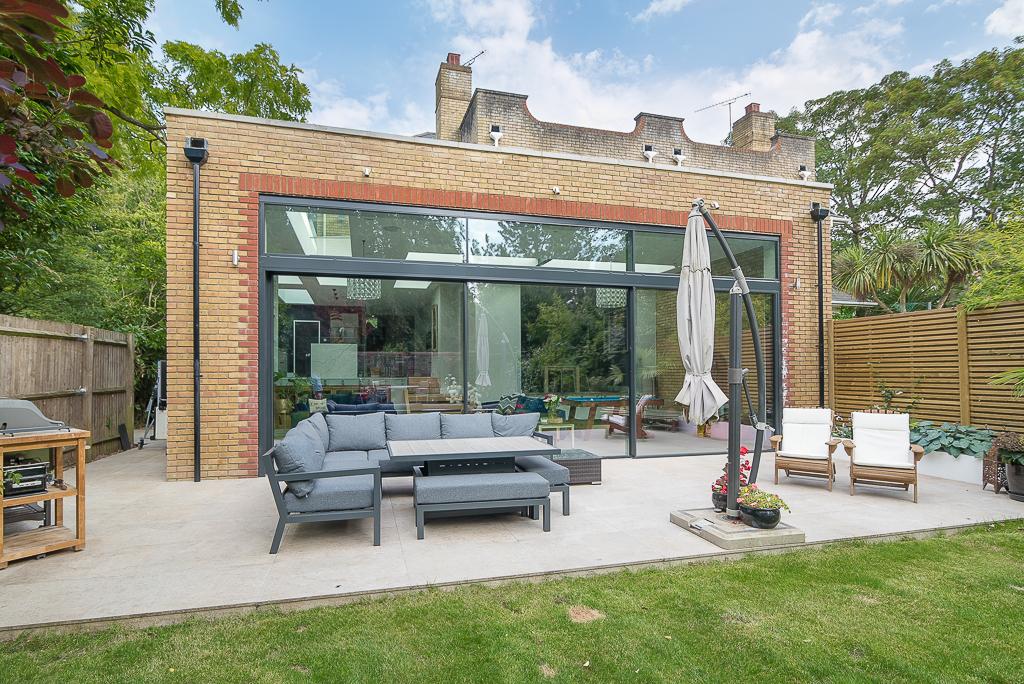 3D CGI render of a modern 5-bedroom new build home in Woking