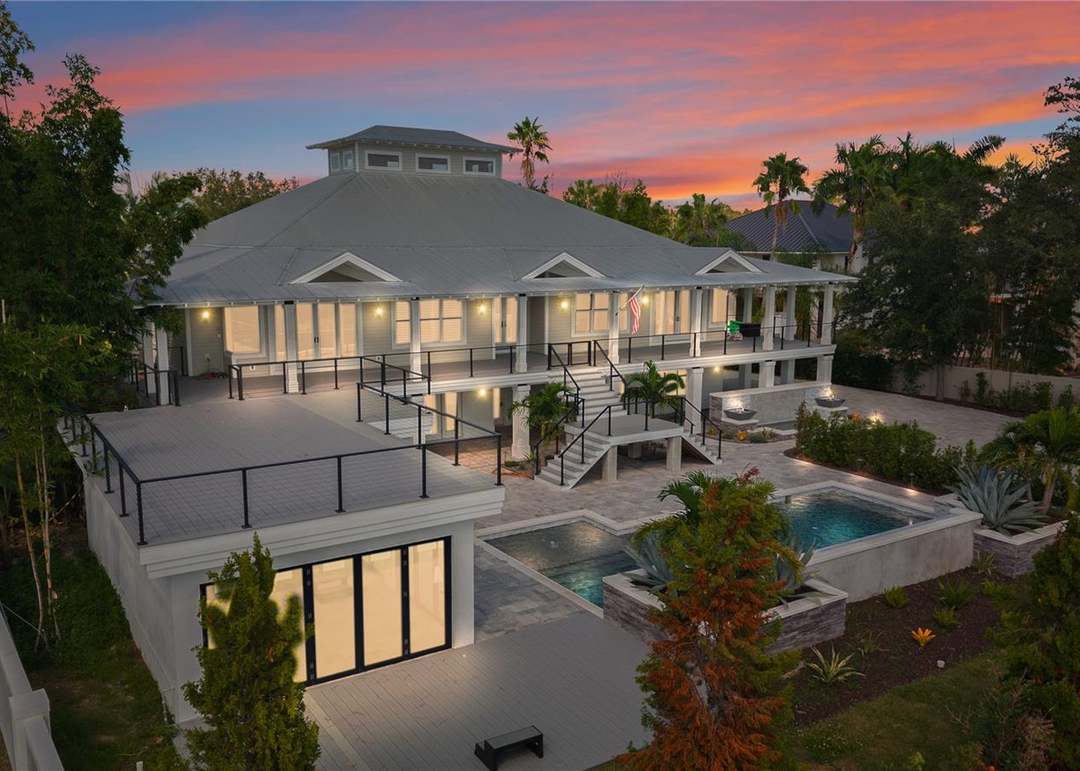 Discover Why Luxury Buyers Love Palm Harbor Mansion Estates