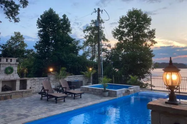 custom swimming pool with integrate hot tub spa