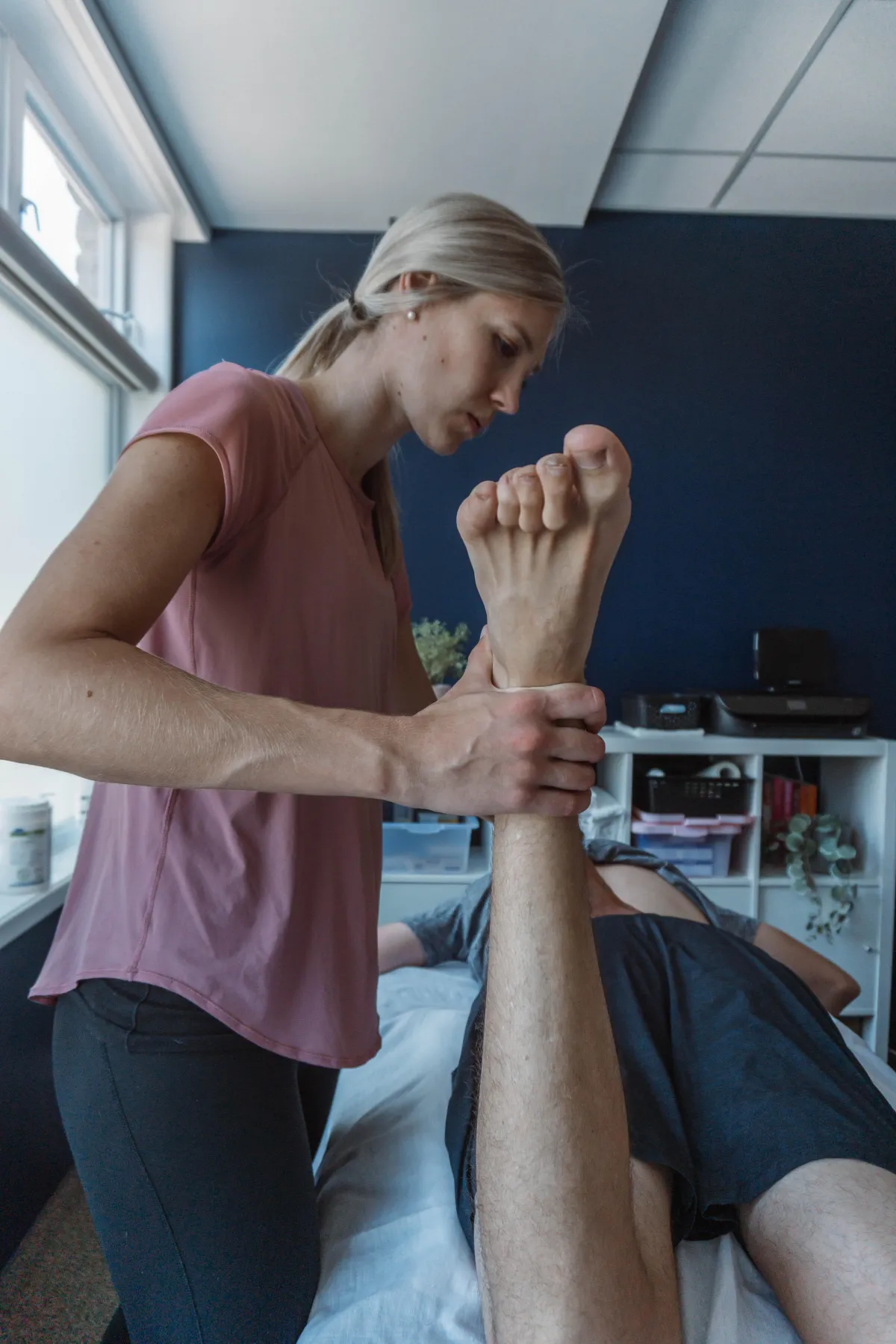 Kristin Bignell, Physiotherapist, working with a female athlete in the gym on a custom exercise program