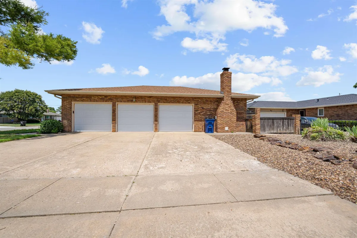 Salina Concrete levels Driveway