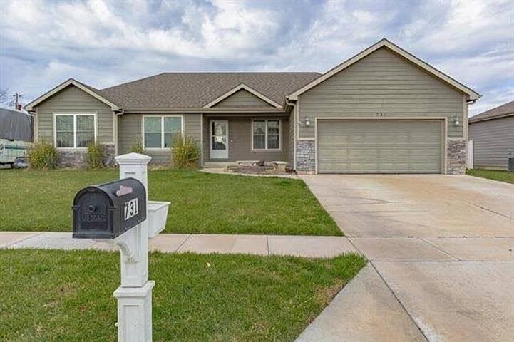 Salina Concrete levels Driveway