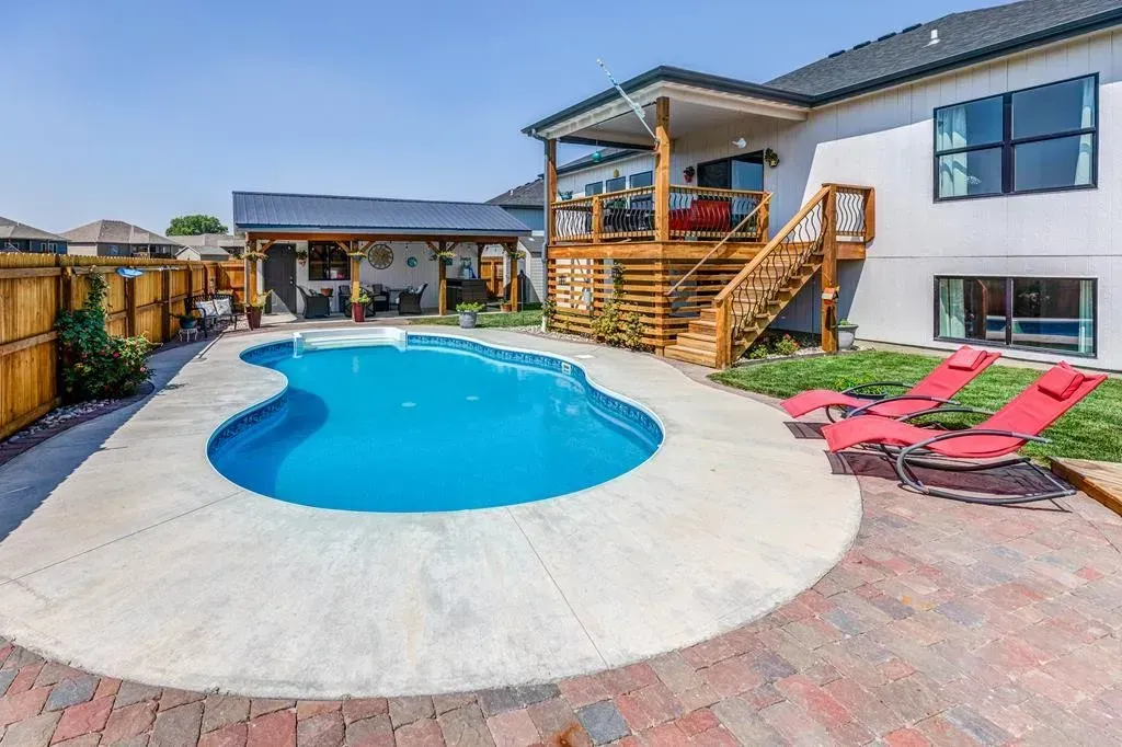 Salina Concrete levels Pool Deck