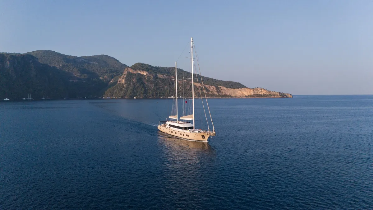 De Love — exterior in Turkey