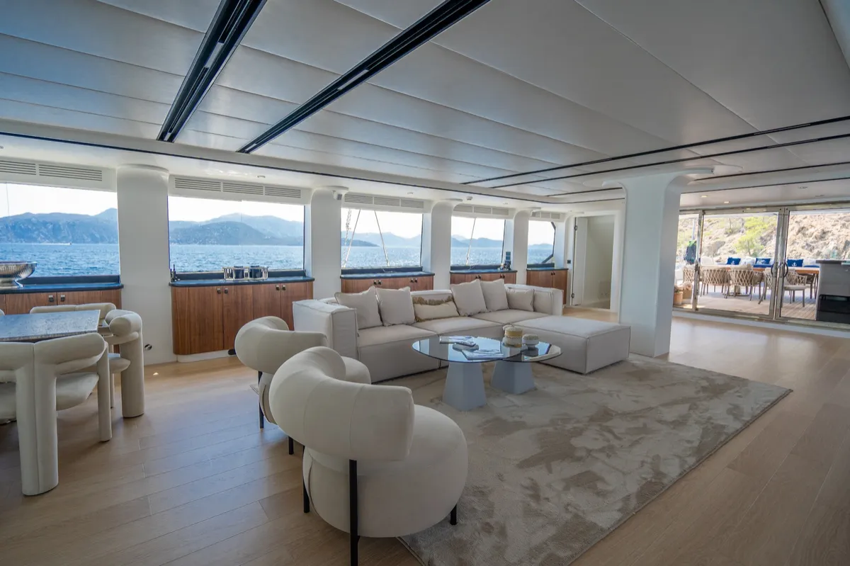 De Love — saloon in Turkey