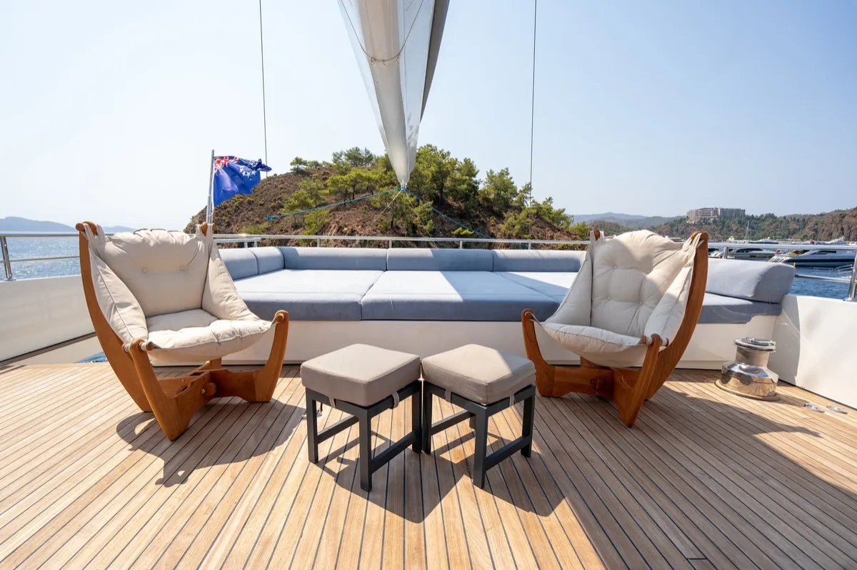 De Love — deck lounge in Turkey