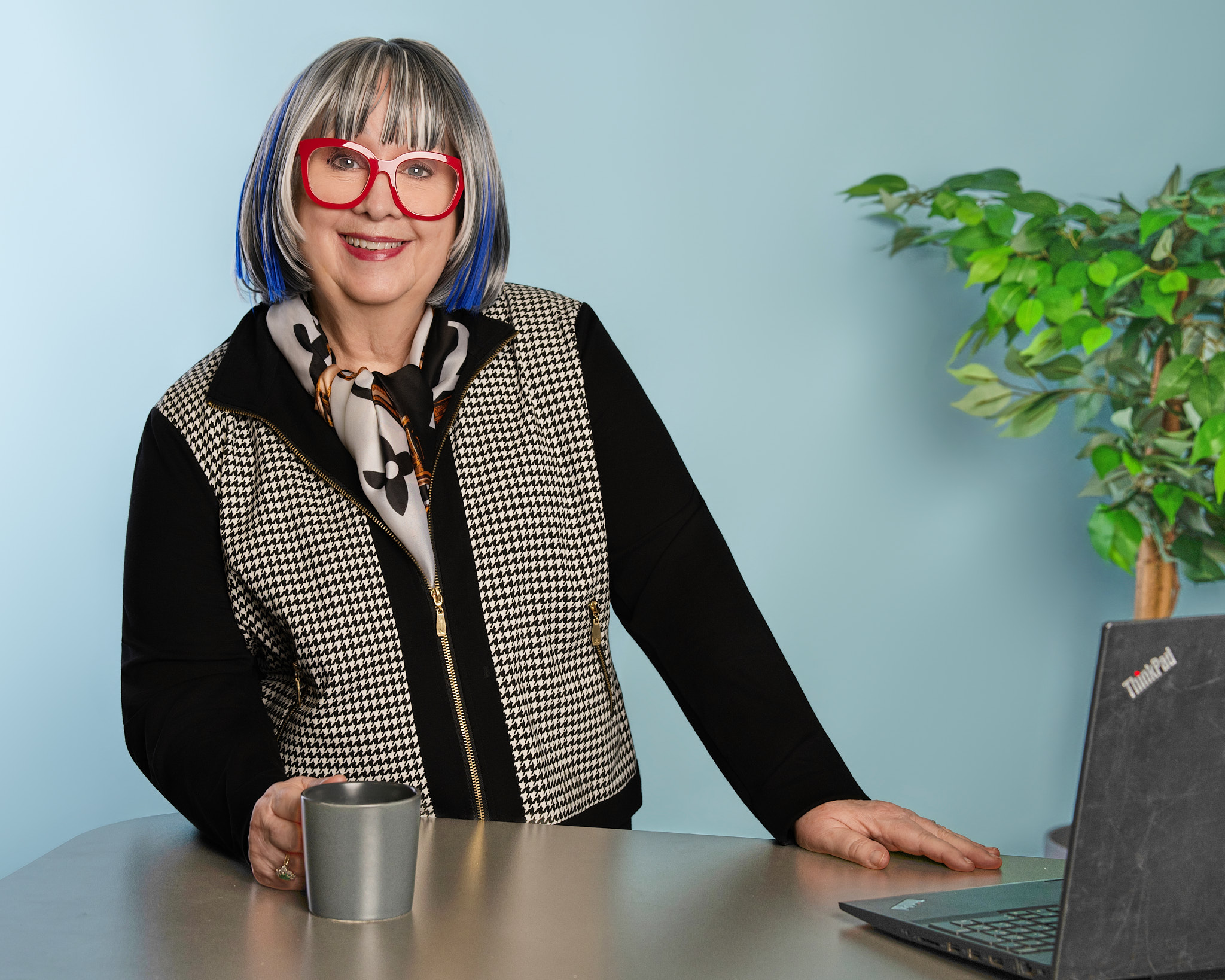 Dress to Spark Conversations: How Your Wardrobe Can Open Doors in Networking