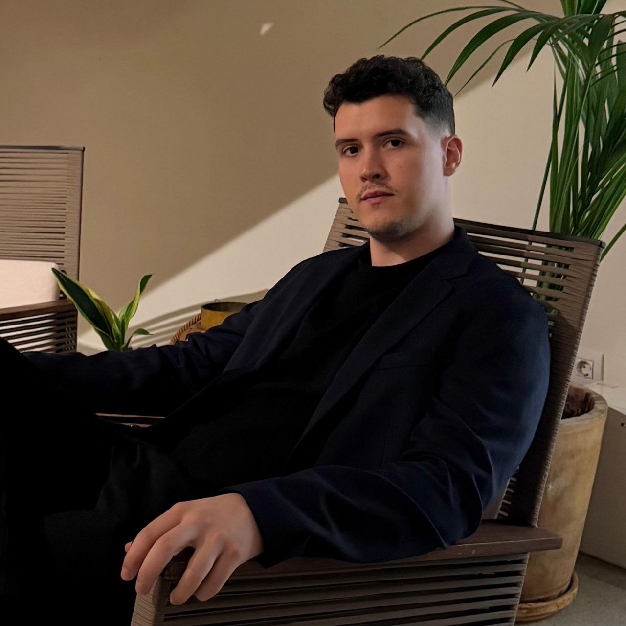 Curso gratuito que enseña la automatización de la adquisición de propiedades para agencias inmobiliarias, aumentando comis