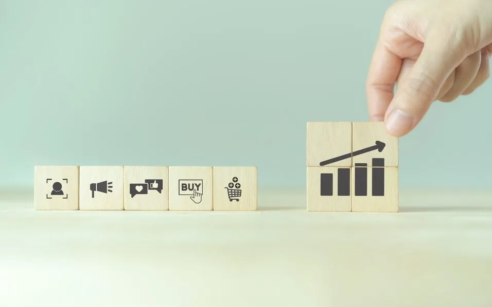 The Ultimate Guide: How to Perfect Upsell and Downsell Strategies Like a Pro