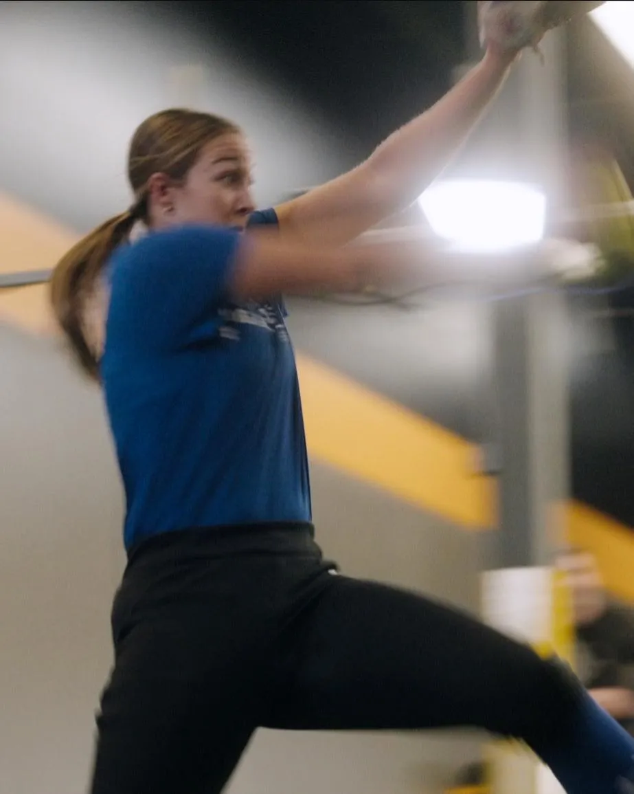 softball pitching throwing