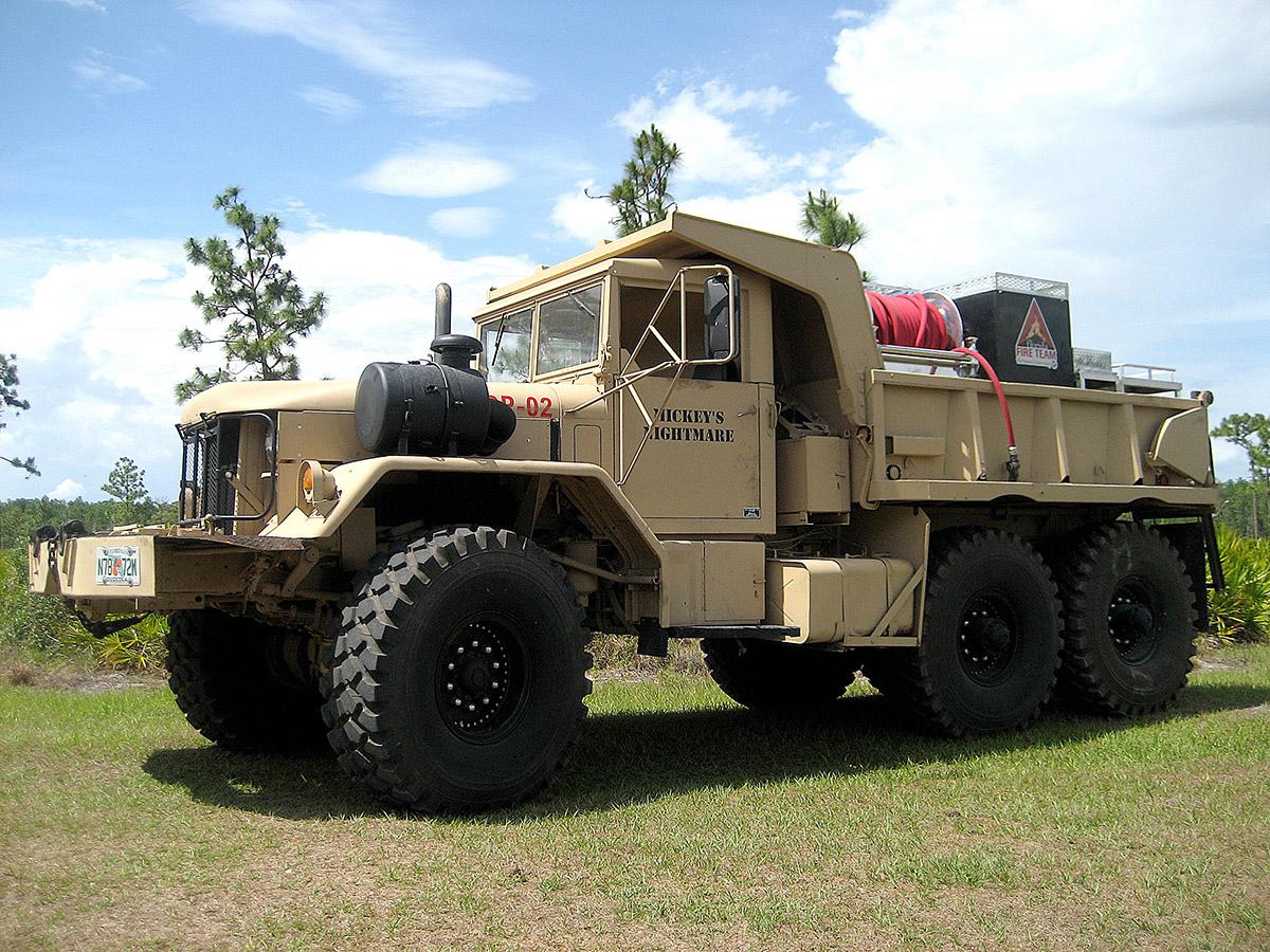 Southern Rough custom 5-ton dump truck wildland fire unit with 800-gallon water capacity, two 200-foot recessed aluminum reels, and 24 HP Honda BB-4 pump