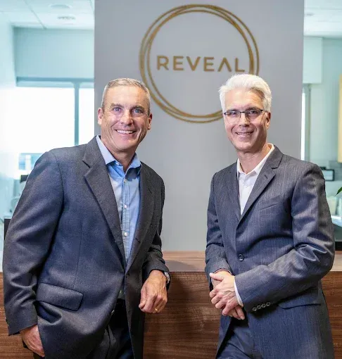 The image shows the entrance to a university clinic.