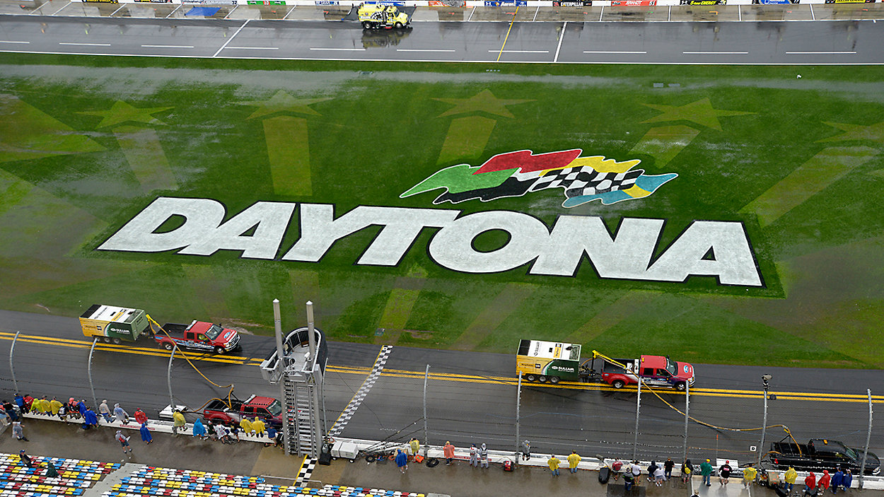 Daytona International Speedway in Daytona Beach, FL – The Ultimate Florida Destination for Speed, History, and Unforgettable Racing Energy 🏁🌴