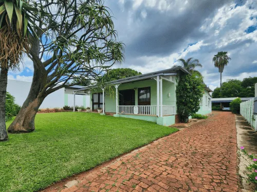 this picture shows a lawn that catalan landscaping has cut