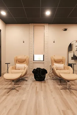 Woman running outdoors in athletic gear, emphasizing fitness and wellness, aligned with holistic health and sustainable lifestyle goals of the Thrive 6 program.