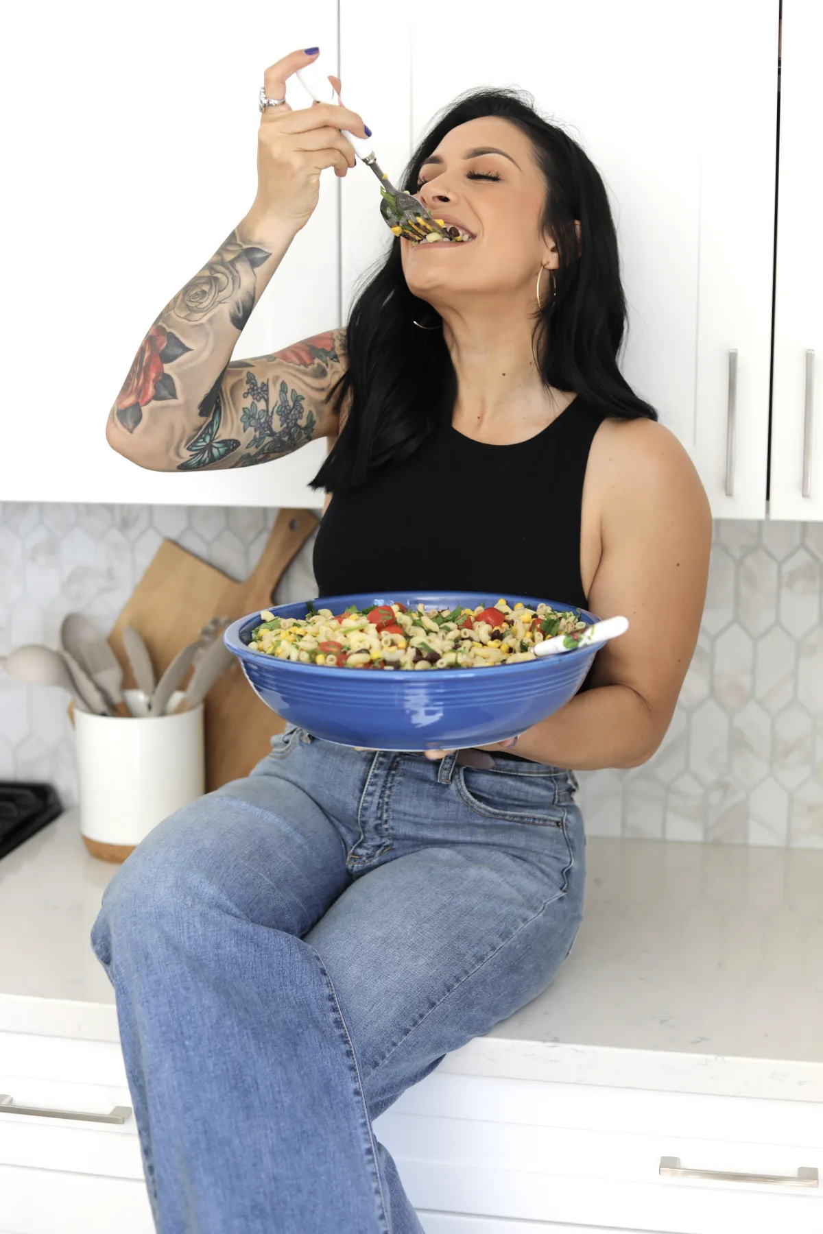 Busy woman using the ‘Built Like An Athlete’ guide to plan meals, optimize nutrition, and achieve sustainable weight loss and fat loss coaching.