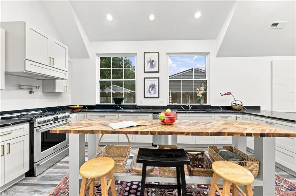 Virginia Beach Fall Home-Selling Checklist - Burchette Homes Hampton Roads real estate guide