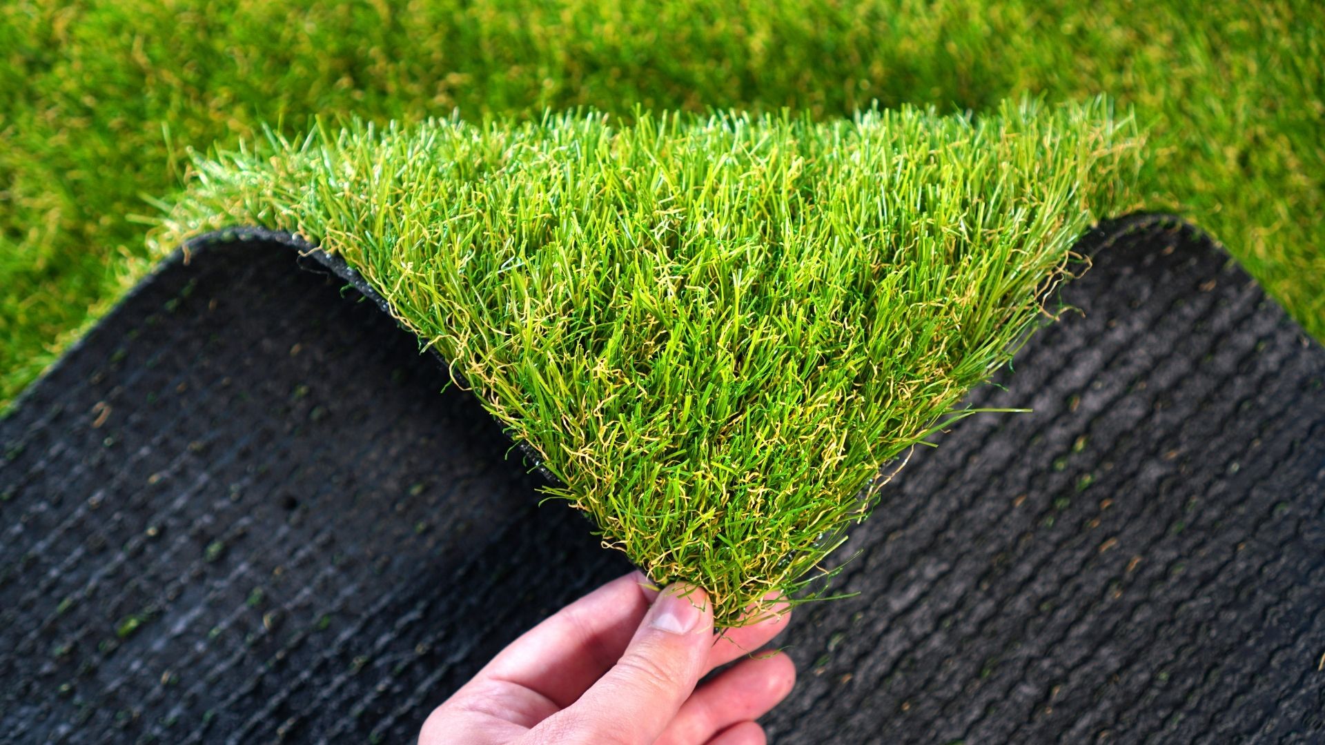 Onderhoudsvriendelijke tuin met kunstgras in Uden