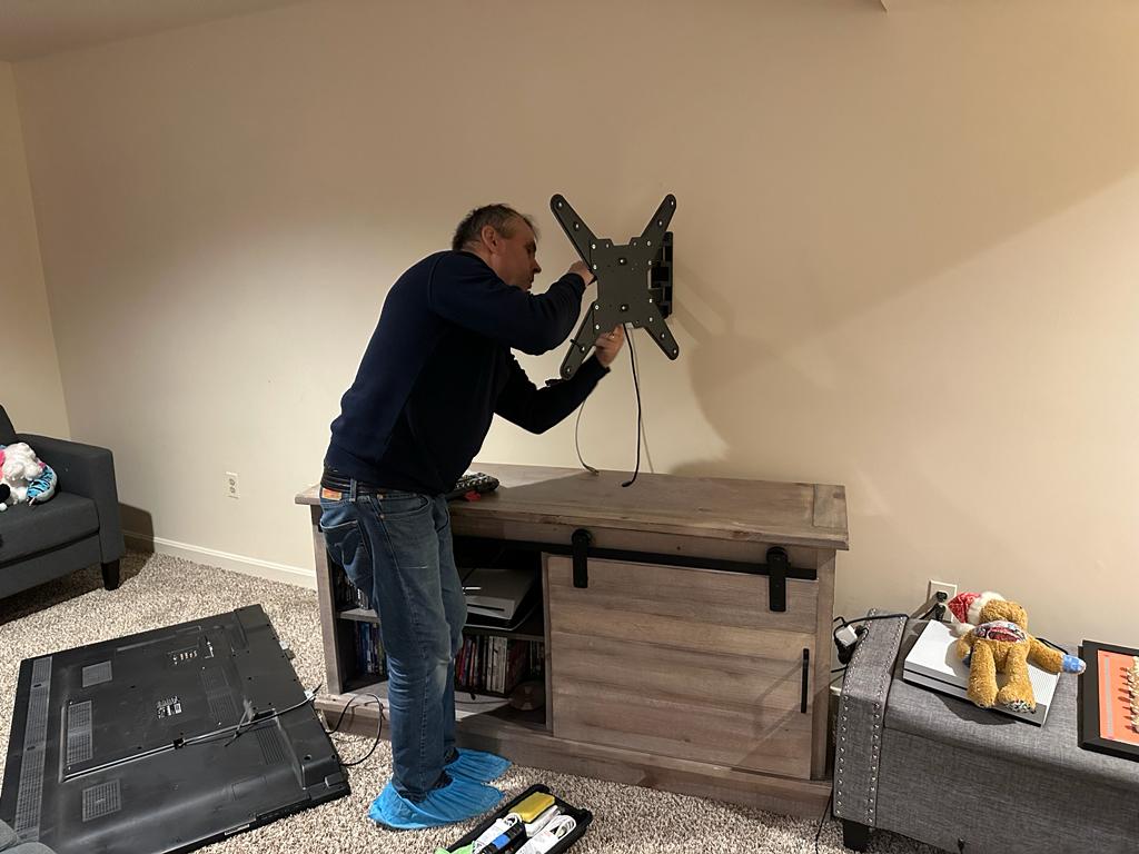 TV mounting service in Reston Virginia