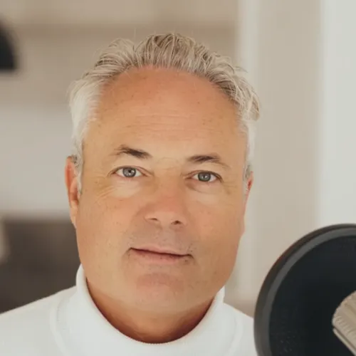 Yannick Zoude – inventor of the F.L.A.S.H.© Algorithm, founder of Kanaka.World, expert in behavioral system engineering and leadership profiling.