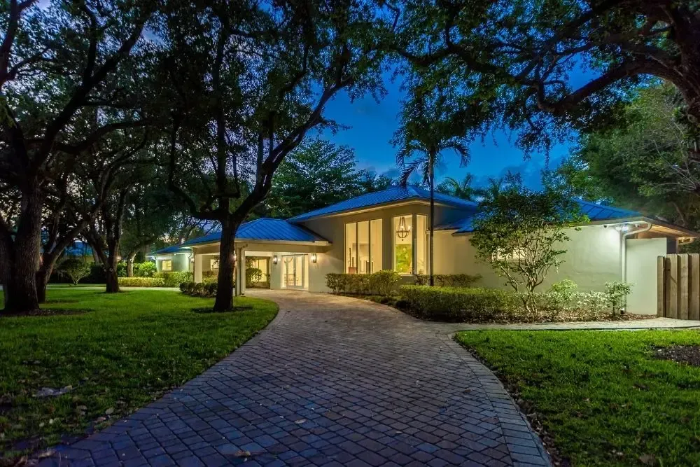 Miami waterfront residence with pool and bay access