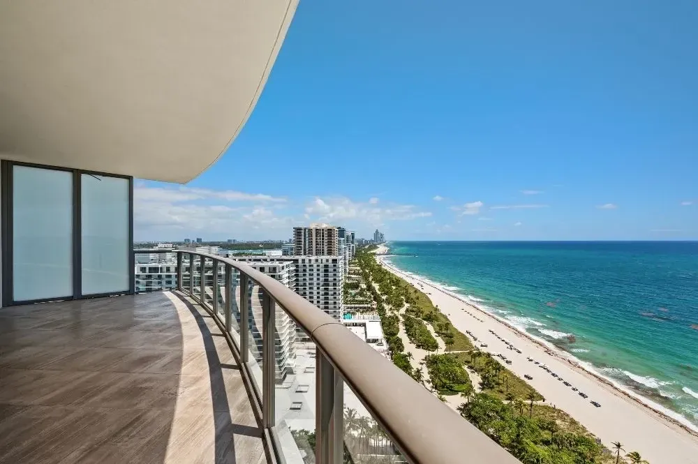 Drone photography of a Miami home with backyard pool