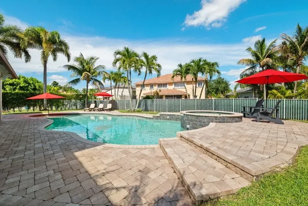 Lakefront home with backyard views in Weston