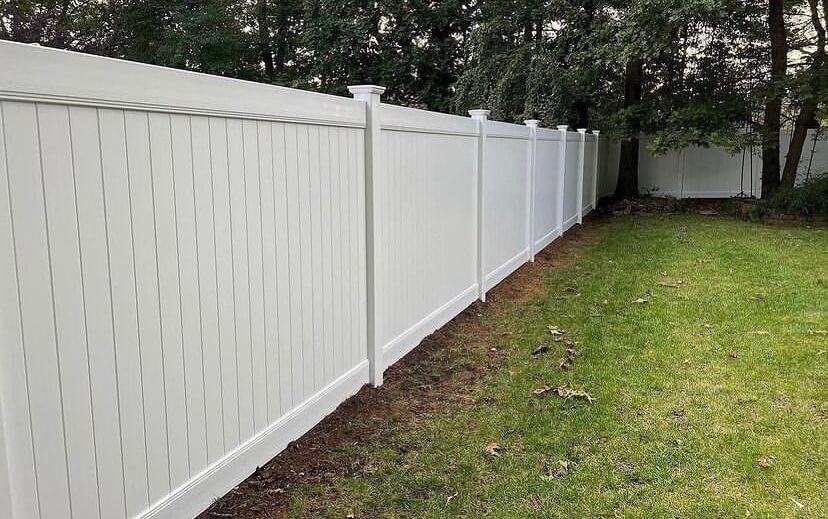 white vinyl privacy fence in backyard