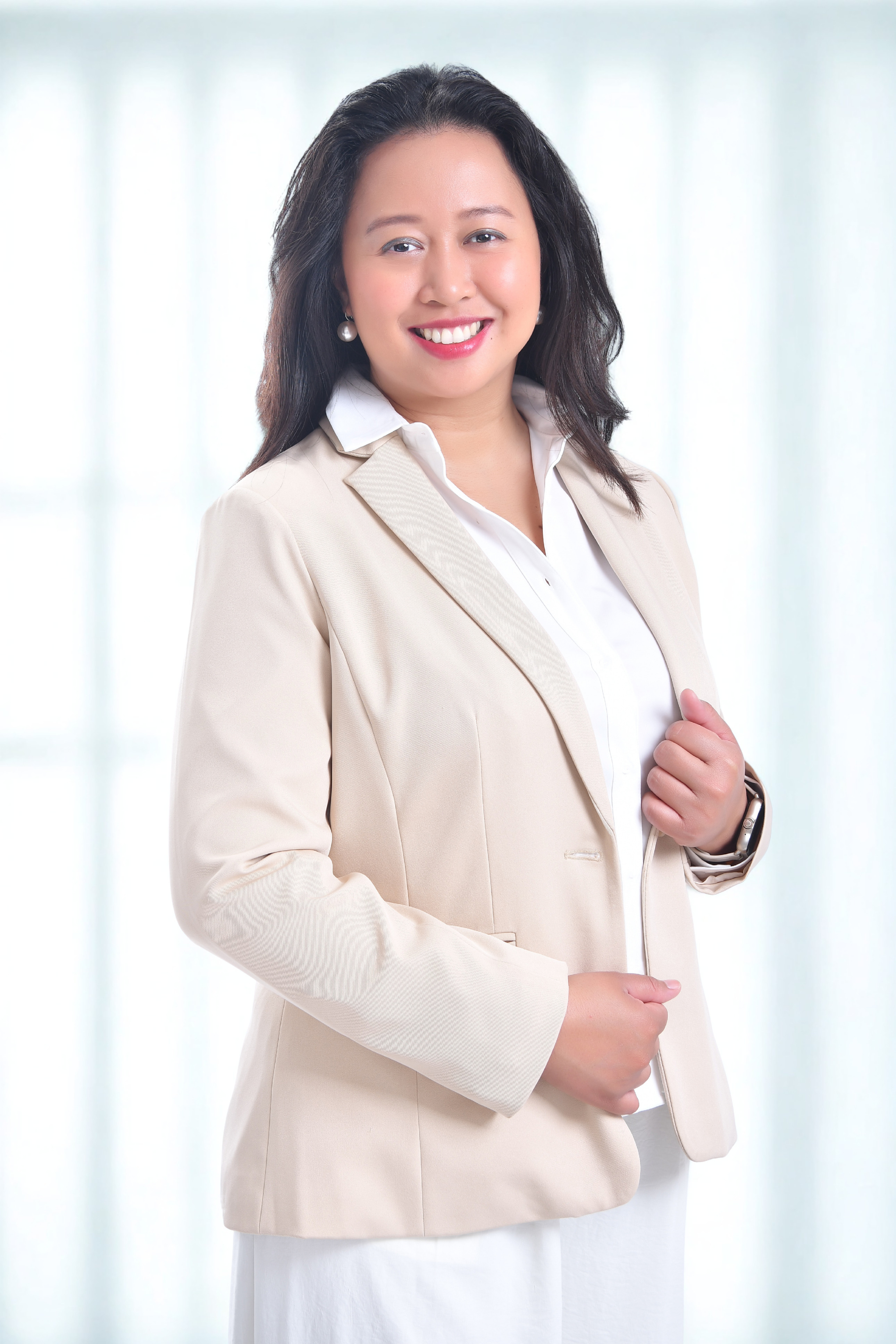 Filipino finance expert speaking at an event