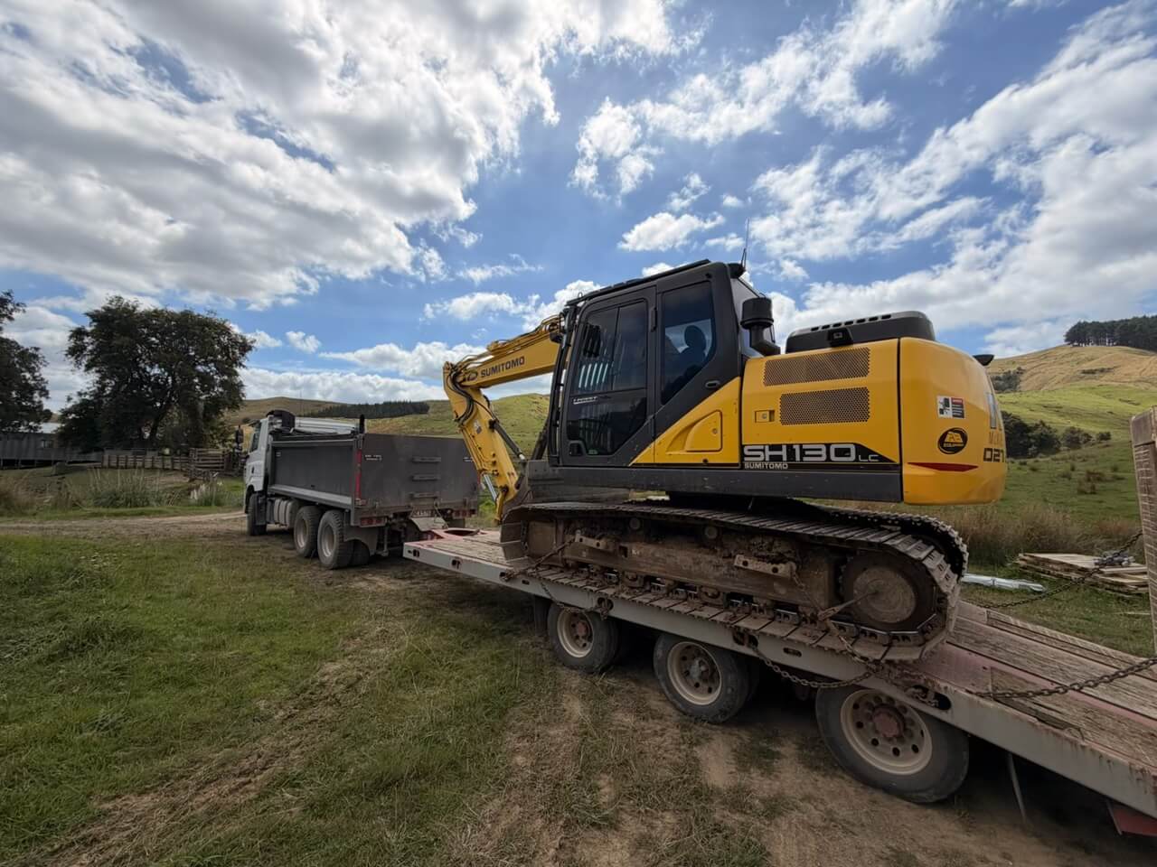 Construction material transport and excavator delivery in New Zealand