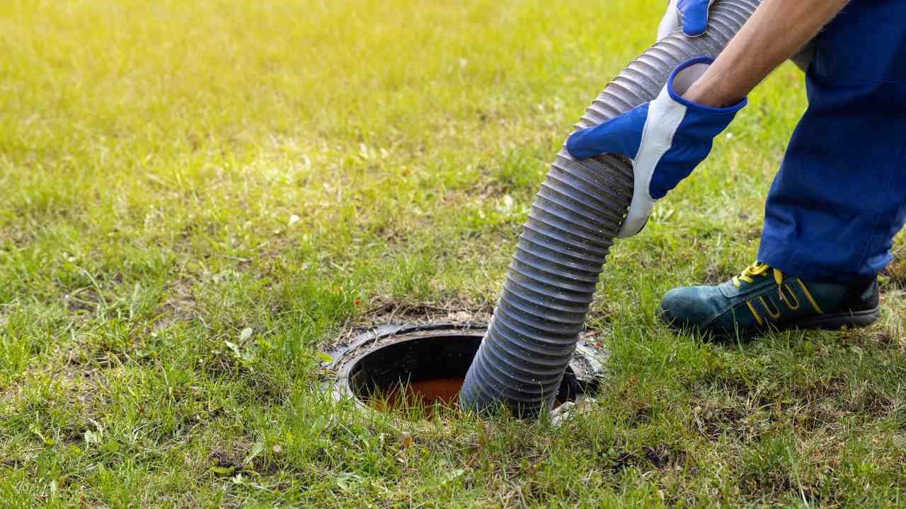 how septic tank pumping works