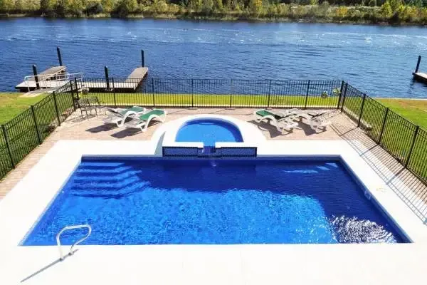 pool builders around me