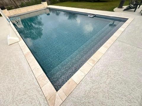 swimming pool cleaning companies