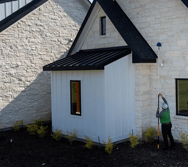 Vinx Pest Control specialist