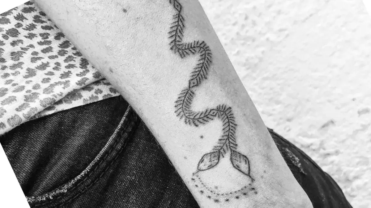 hand-poke-tattoo-snake-bude-cornwall