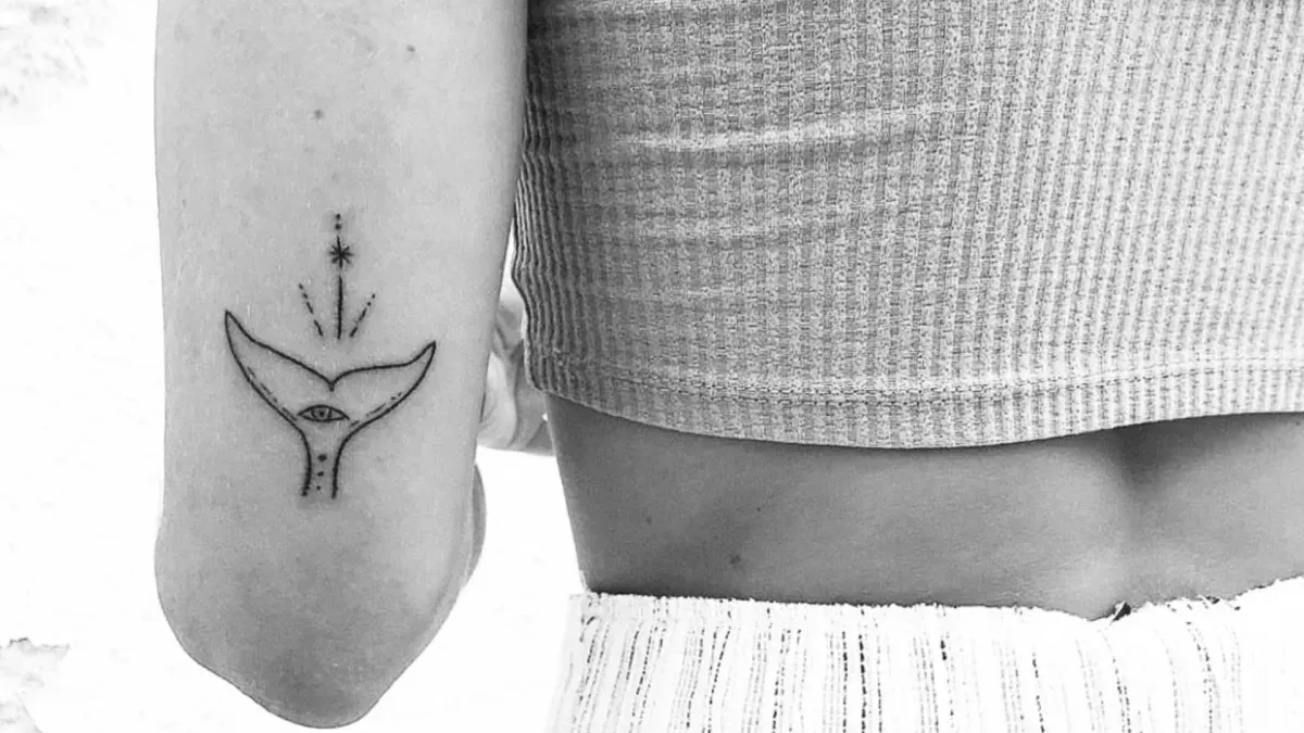 hand-poke-tattoo-whale-bude